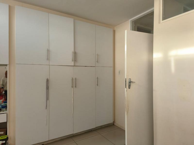 2 Bedroom Property for Sale in Goodwood Central Western Cape